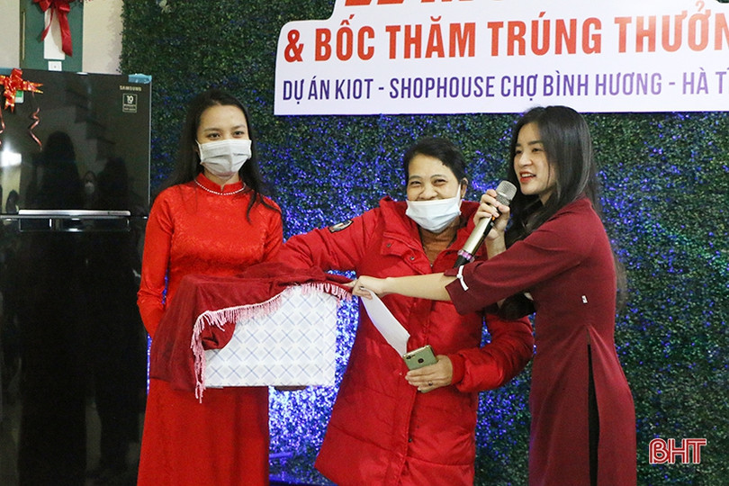 Khách hàng mua shophouse Chợ Bình Hương trúng xe SH 79,5 triệu đồng