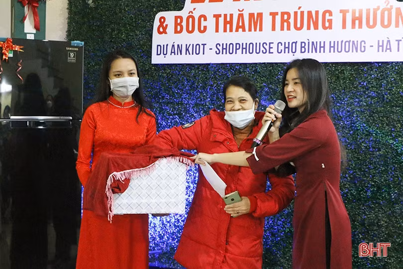 Khách hàng mua shophouse Chợ Bình Hương trúng xe SH 79,5 triệu đồng