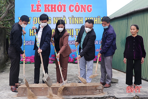 Trao nhà tình nghĩa cho 12 hộ nghèo, gia đình chính sách Can Lộc