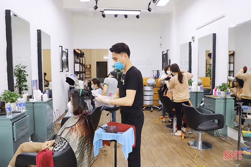 Dịch vụ làm đẹp phục vụ chị em vào mùa cao điểm