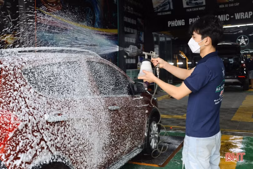 Tết cận kề, đua nhau mang xế cưng đi “tút tát”