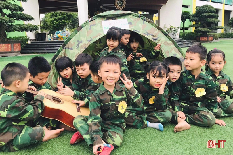 Các bé mầm non Trung Kiên thích làm chú bộ đội