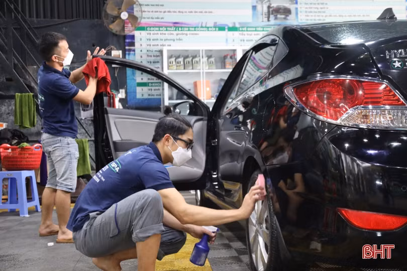 Tết cận kề, đua nhau mang xế cưng đi “tút tát”