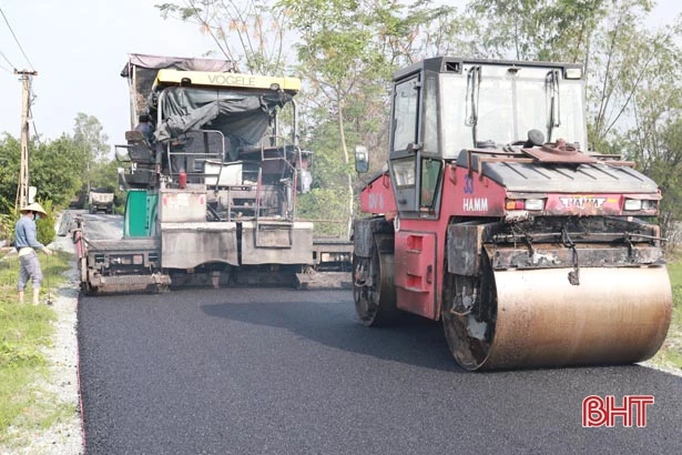 Huy động tối đa nguồn lực, thảm nhựa hơn 22km đường GTNT ở Nghi Xuân