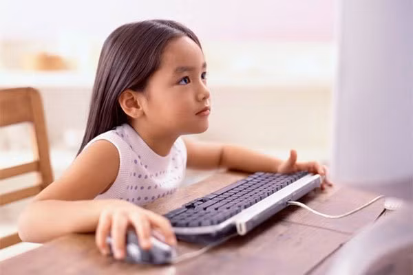 Tại sao không nên cho trẻ dưới 13 tuổi dùng mạng xã hội?