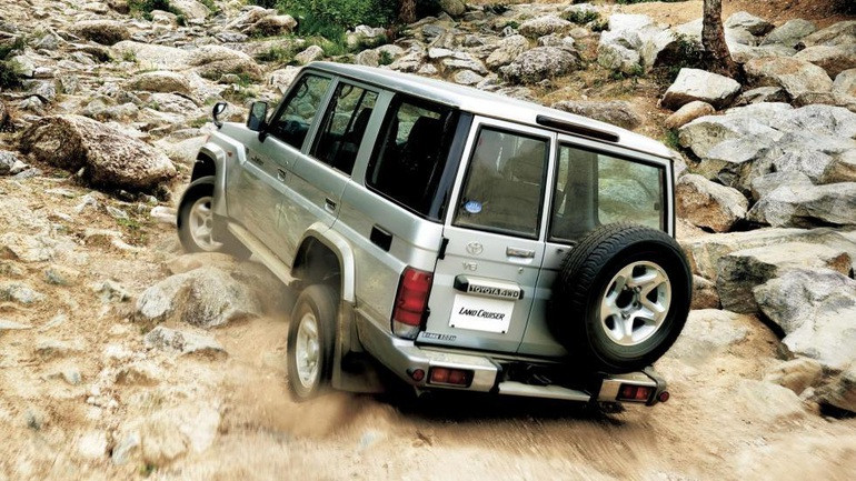 10 mẫu ô tô nồi đồng cối đá nhất thế giới, Toyota chiếm gần nửa - 1 10 mẫu ô tô “nồi đồng cối đá” nhất thế giới, Toyota chiếm gần nửa