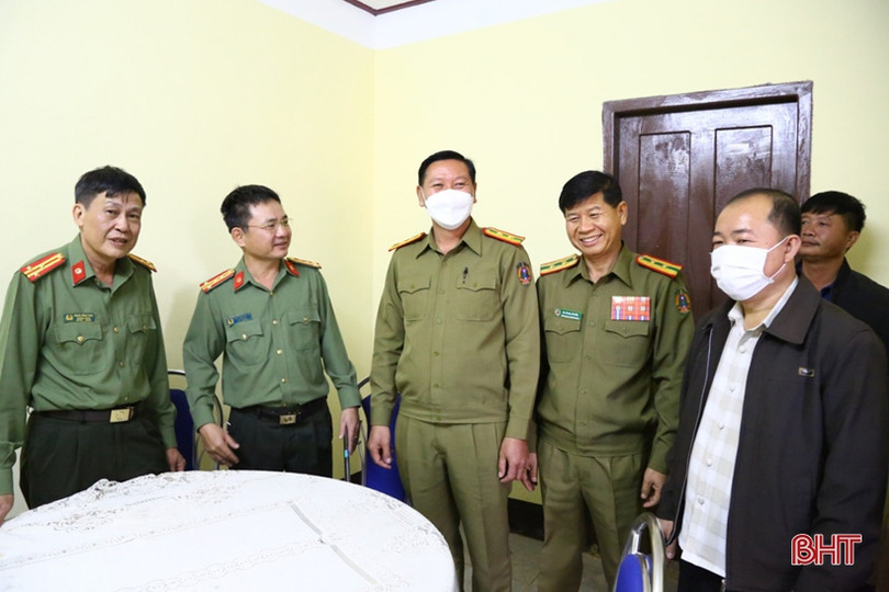 Hà Tĩnh bàn giao trụ sở công an các bản giáp biên giới Việt - Lào