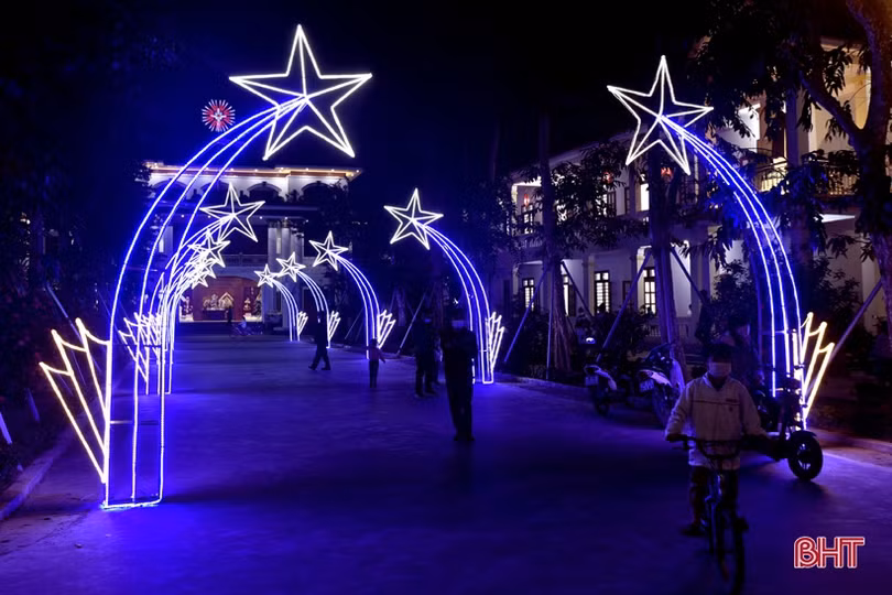 Các nhà thờ ở Hà Tĩnh lung linh trước lễ Giáng sinh