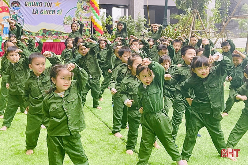 Bé mầm non Trí Đức hóa thân thành những chiến sỹ nhí