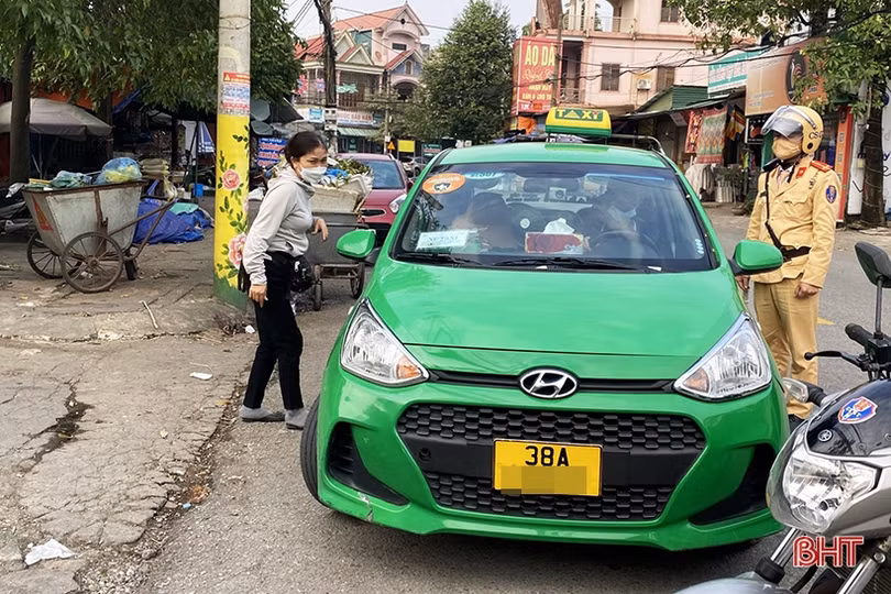 TP Hà Tĩnh: Nhiều phương tiện dừng đỗ sai quy định bị xử phạt