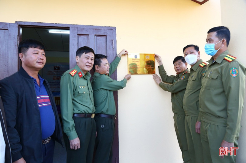 Hà Tĩnh bàn giao trụ sở công an các bản giáp biên giới Việt - Lào
