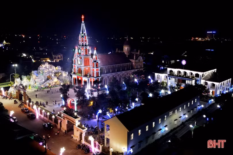 Các nhà thờ ở Hà Tĩnh lung linh trước lễ Giáng sinh