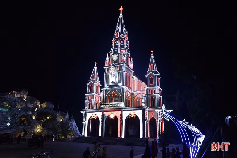 Các nhà thờ ở Hà Tĩnh lung linh trước lễ Giáng sinh