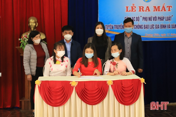Ra mắt CLB “Phụ nữ với pháp luật” tại huyện Nghi Xuân