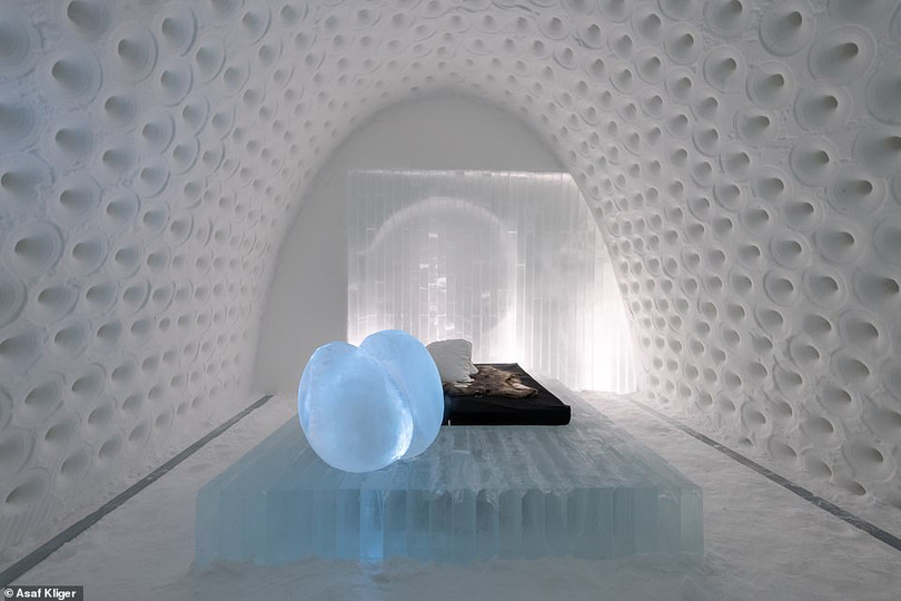 Khách sạn băng kỳ tại tại Thụy Điển, du khách được ngắm khủng long băng khi uống cocktail - Ảnh 9. Kỳ lạ với khách sạn băng, du khách được trải nghiệm những thứ độc lạ