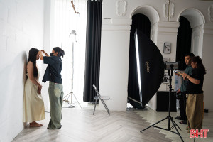 Dịch vụ chụp ảnh hoạt động hết công suất dịp Tết