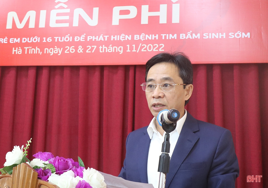 Chương trình “Trái tim cho em” thăm khám tim mạch cho hàng trăm trẻ em Hà Tĩnh