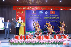 Giao lưu văn nghệ chào mừng Quốc khánh nước bạn Lào 