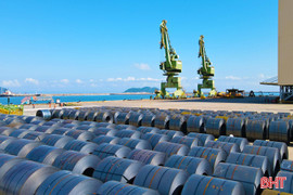 Gần 23 triệu tấn hàng hóa thông qua cảng Sơn Dương