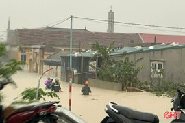 Nhiều tuyến đường ở địa bàn phía Nam Hà Tĩnh ngập cục bộ 