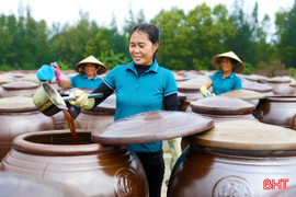 Các cơ sở chế biến nước mắm truyền thống ở TX Kỳ Anh gia tăng sản xuất