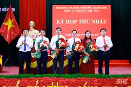 HĐND phường Hoành Sơn, xã Đức Thọ họp kỳ thứ nhất, bầu các chức danh chủ chốt