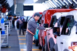 Nhịp sản xuất sôi động bên trong nhà máy VinES và VinFast Hà Tĩnh