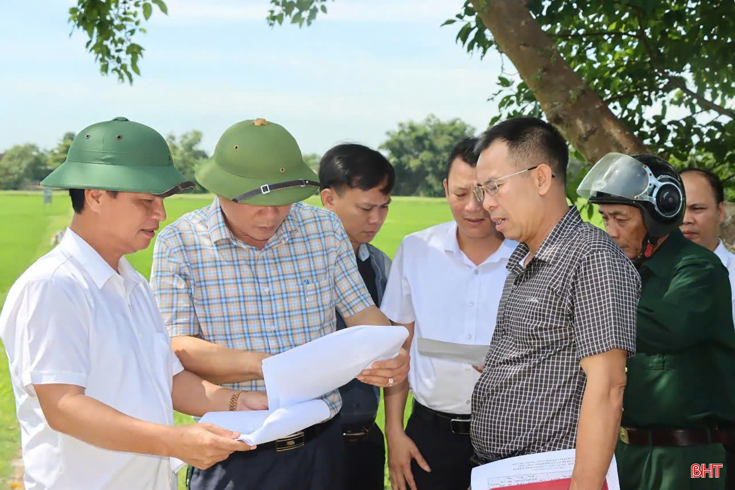 Die Gemeinde Duc Quang (Ha Tinh) überprüft die Räumungsarbeiten für das Hochgeschwindigkeitsbahnprojekt auf der Nord-Süd-Achse durch das Gebiet. bqbht_br_k17.jpg