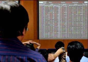 Chốt lời tăng mạnh khi Vn-Index “cán đích” 400 điểm