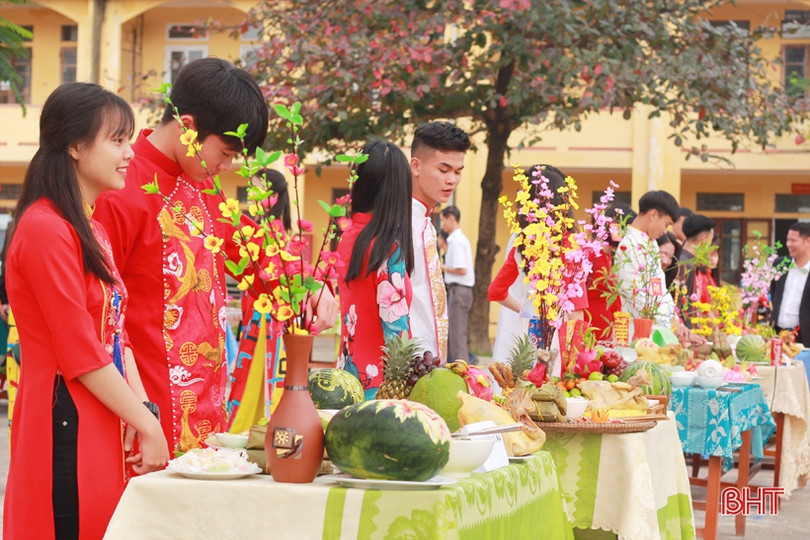 Công đoàn ngành Giáo dục Hà Tĩnh trao 419 suất quà cho học sinh, giáo viên