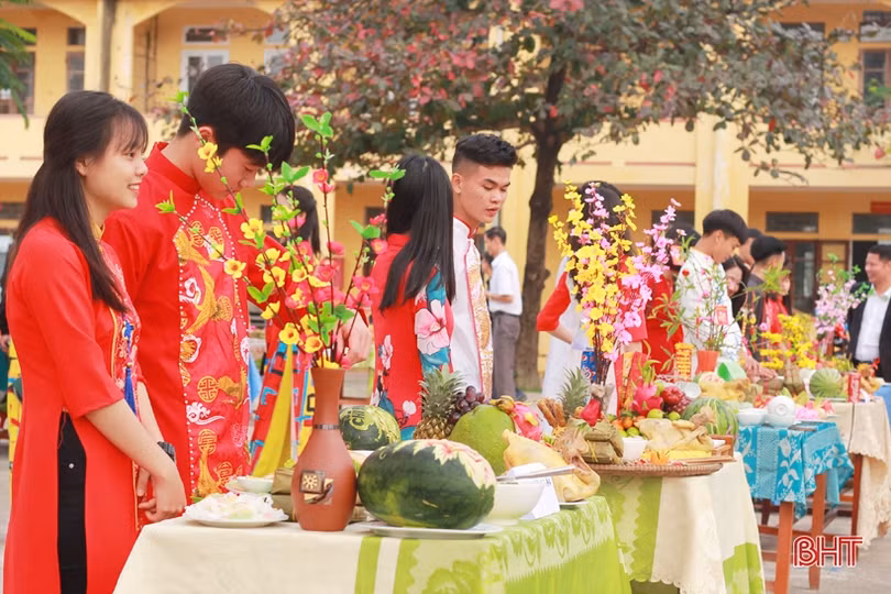 Công đoàn ngành Giáo dục Hà Tĩnh trao 419 suất quà cho học sinh, giáo viên