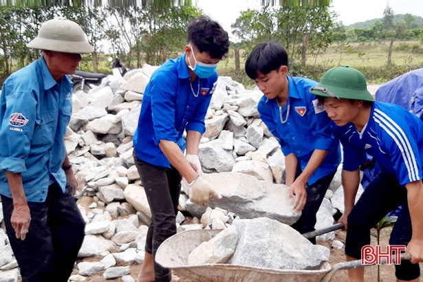 Tuổi trẻ Kỳ Anh xây dựng “Đường hoa dâng mộ liệt sỹ”