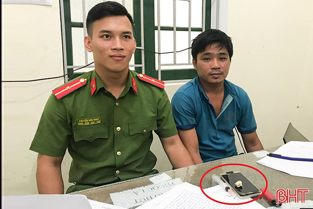Công an Hương Sơn bắt quả tang đối tượng tàng trữ trái phép chất ma túy