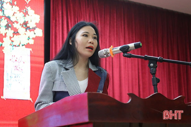 Trao học bổng 1 tỷ đồng cho học sinh hiếu học Hà Tĩnh