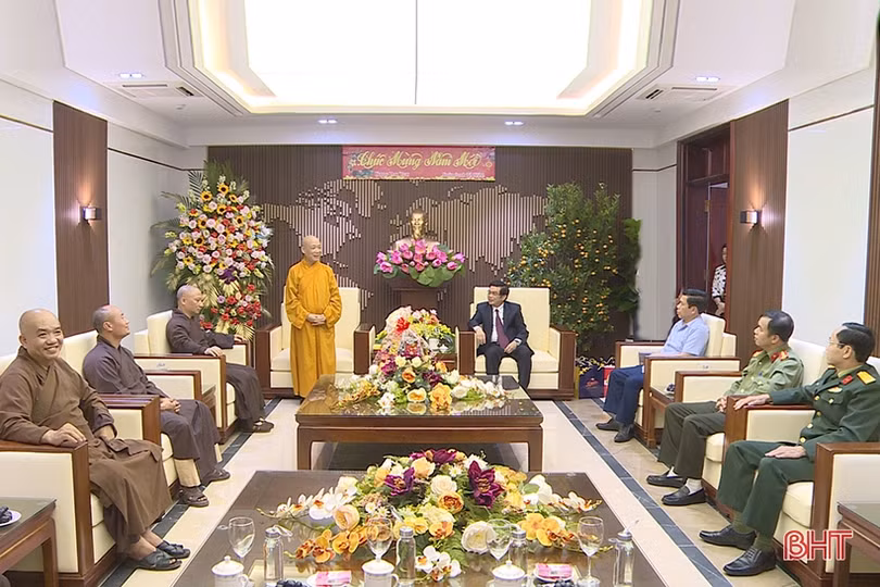 Ban Trị sự Phật giáo Hà Tĩnh chúc Tết Đảng bộ và nhân dân tỉnh nhà