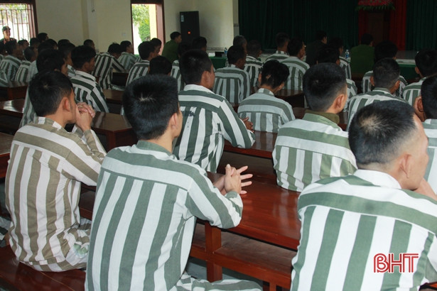 Lãnh đạo Hà Tĩnh chúc tết, trao quà tại các trại giam