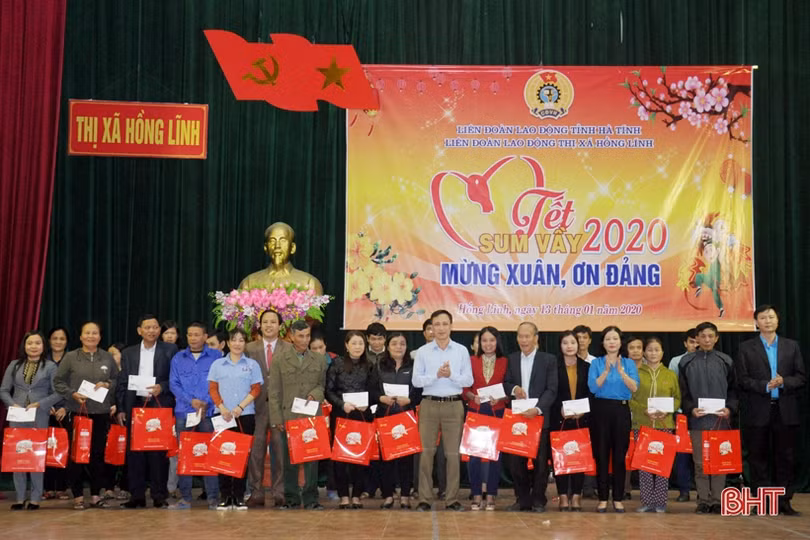 Bộ trưởng Bộ Tư pháp Lê Thành Long vui “Tết sum vầy” với người lao động Hà Tĩnh