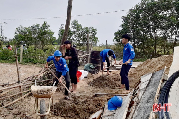 Tuổi trẻ Kỳ Anh xây dựng “Đường hoa dâng mộ liệt sỹ”