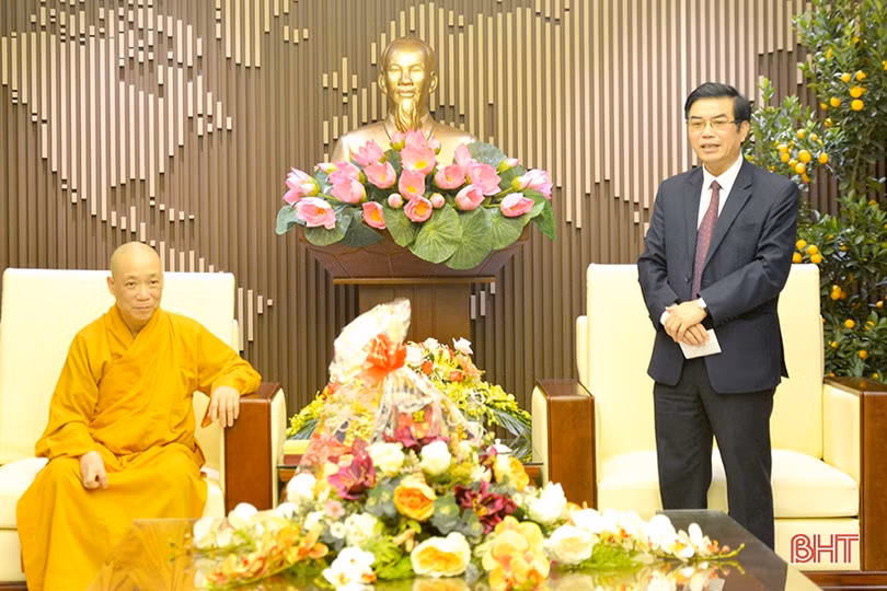 Ban Trị sự Phật giáo Hà Tĩnh chúc Tết Đảng bộ và nhân dân tỉnh nhà