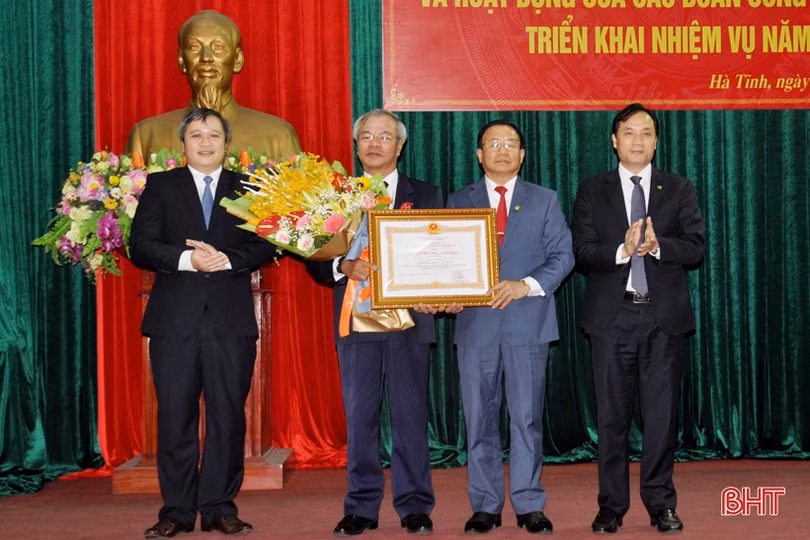 Cả hệ thống chính trị Hà Tĩnh tập trung dồn sức cho công tác xây dựng Đảng