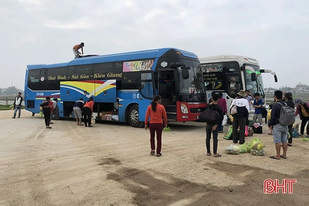 Bắt giữ xe giường nằm chở 6 tạ thịt mèo bốc mùi hôi thối