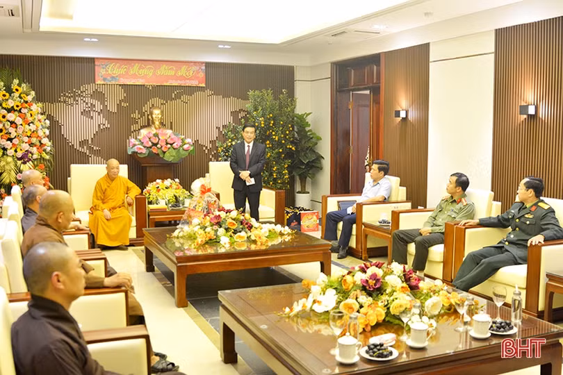 Ban Trị sự Phật giáo Hà Tĩnh chúc Tết Đảng bộ và nhân dân tỉnh nhà