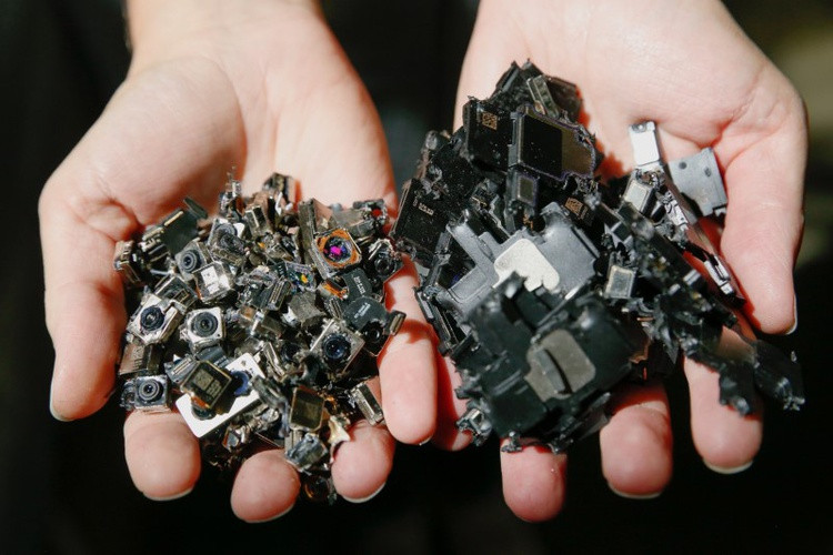 Robot của Apple “đập” máy iPhone cũ ra sao?