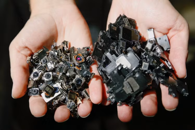 Robot của Apple “đập” máy iPhone cũ ra sao?