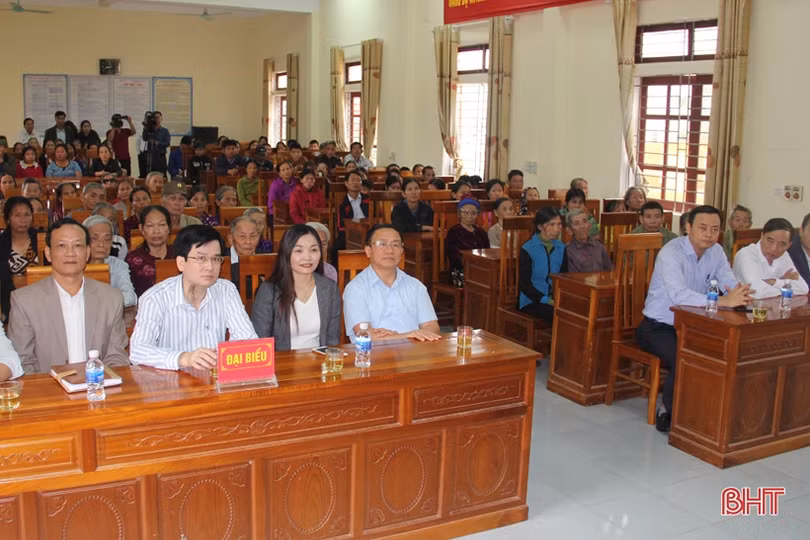 Bí thư Tỉnh ủy Hà Tĩnh tặng quà gia đình chính sách, người nghèo ở Vũ Quang