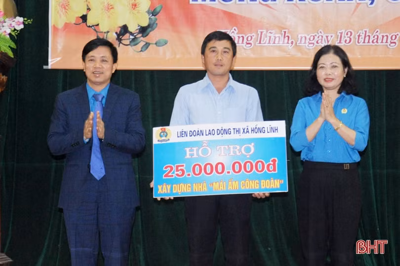 Bộ trưởng Bộ Tư pháp Lê Thành Long vui “Tết sum vầy” với người lao động Hà Tĩnh