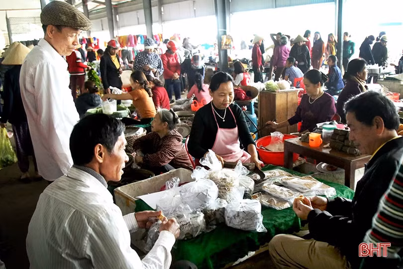 Rộn ràng phiên chợ truyền thống ở Hương Sơn