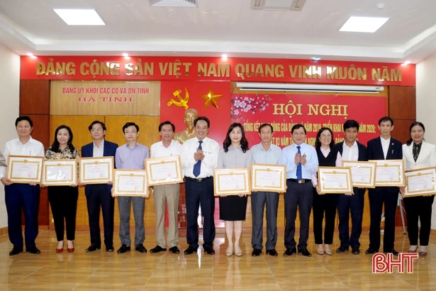Đảng ủy Khối CCQ&DN Hà Tĩnh khen thưởng 26 tập thể hoàn thành xuất sắc nhiệm vụ