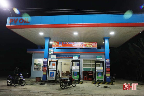 Nhân viên cây xăng ở Hà Tĩnh bị dí dao vào cổ vẫn quật ngã tên cướp