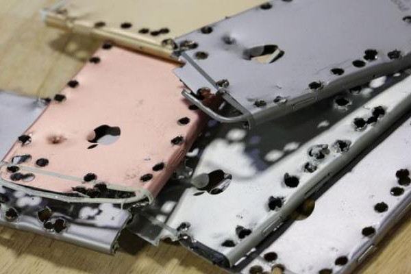 Robot của Apple “đập” máy iPhone cũ ra sao?